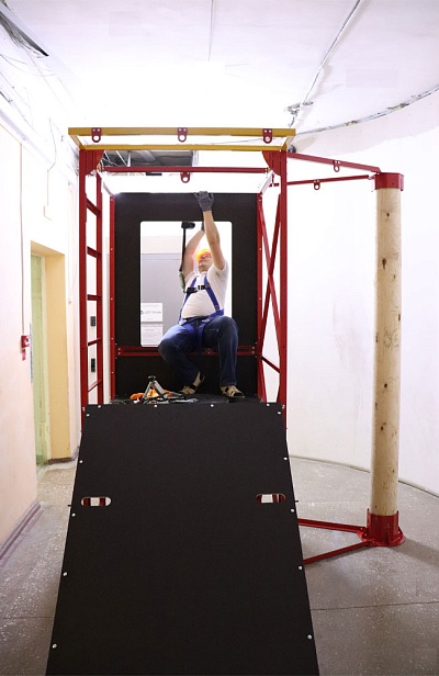 г.Екатеринбург. Учебный центр АНО ДПО «ЦПР ПРОФИ» использует при обучении верхолазный полигон